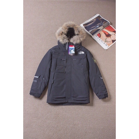 Áo khoác mùa đông The North Face dày dặn chống gió và ấm áp có mũ trùm đầu cổ áo lông thú.