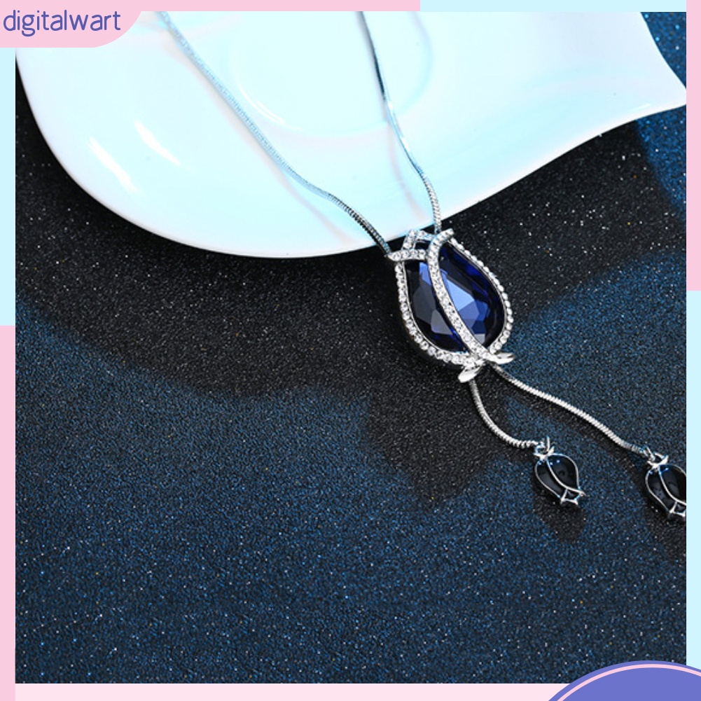 Vòng cổ dài mặt hoa tulip phối trang phục thanh lịch cho nữ