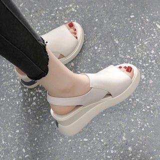 Sandal Phong cách Hàn Quốc