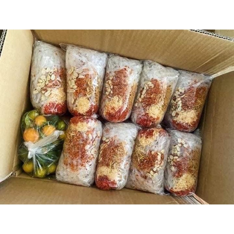 bánh tráng trộn 200gr đầy đủ gia vị về chỉ việc trộn lên ăn.