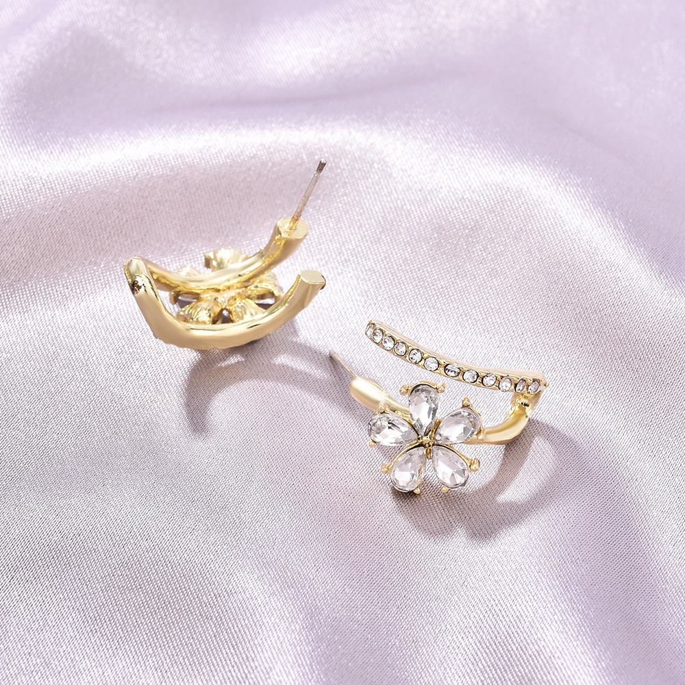 Đôi bông tai hình chữ u đính đá zircon