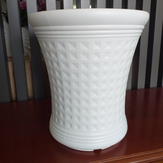 Chậu nhựa cao cấp sọc caro trắng KT: 280x310mm