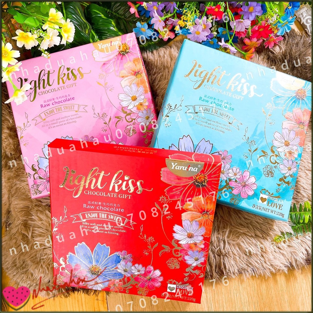 Hot Valentine - Một hộp sô cô la tình nhân Light Kiss nguyên chất Yaruna Hongkong hộp 220gam 3 màu kèm túi xách