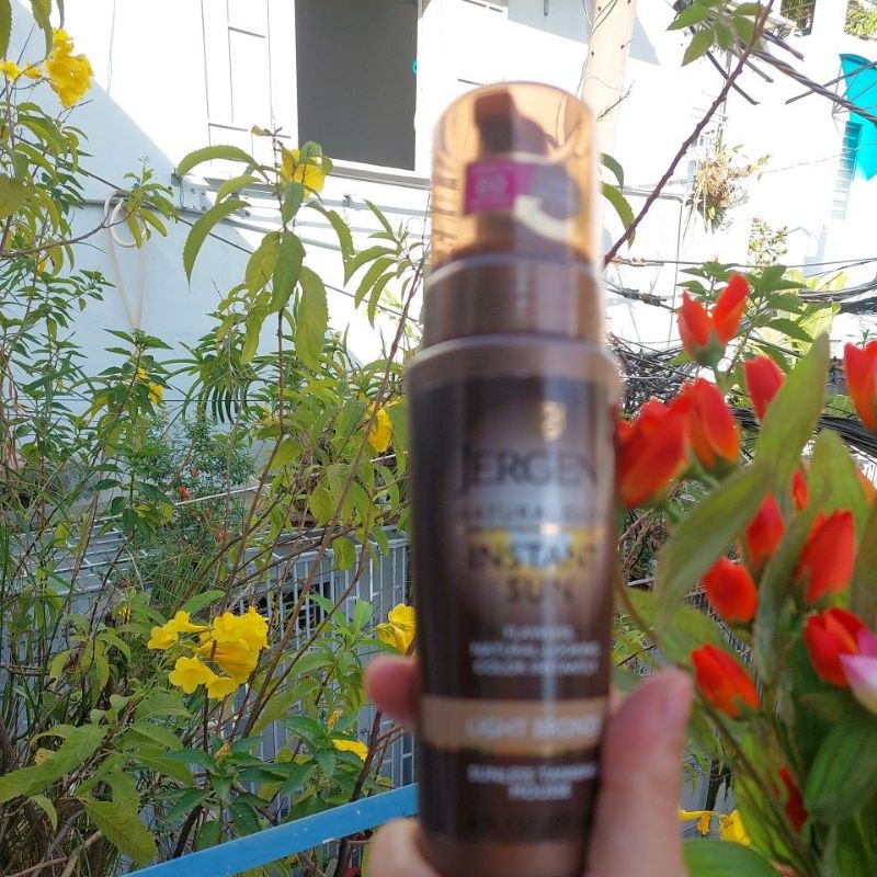 MOUSSE  làm nâu da JERGENS NATURAL GLOW 177ml của Mỹ