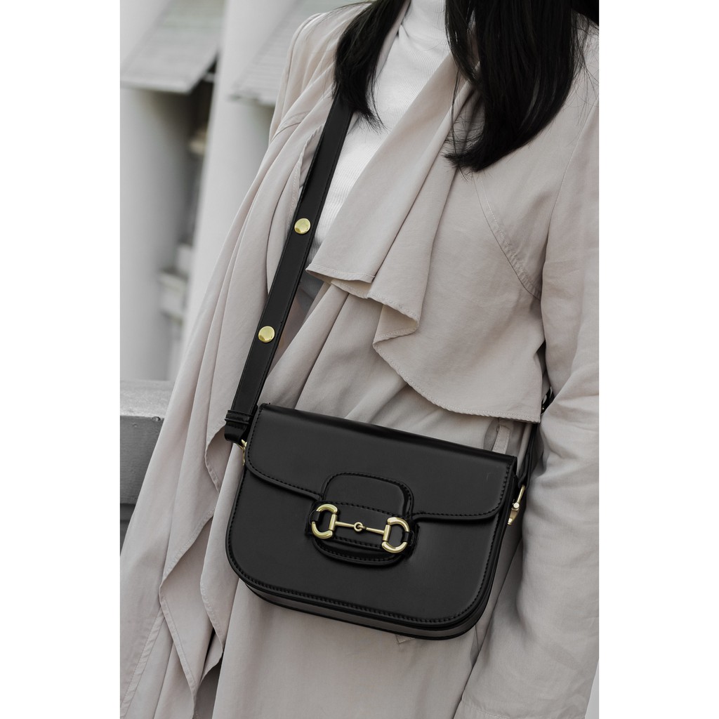 Túi xách nữ thời trang Gabby màu đen thiết kế tối giản sang trọng thích hợp với đi chơi cũng như đi làm mỗi ngày