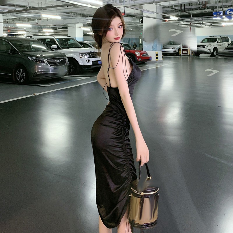 Đầm đen nữ Emilyshop dáng ôm hai dây midi