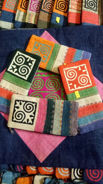 Ví dài thổ cẩm Lanh Hà Giang