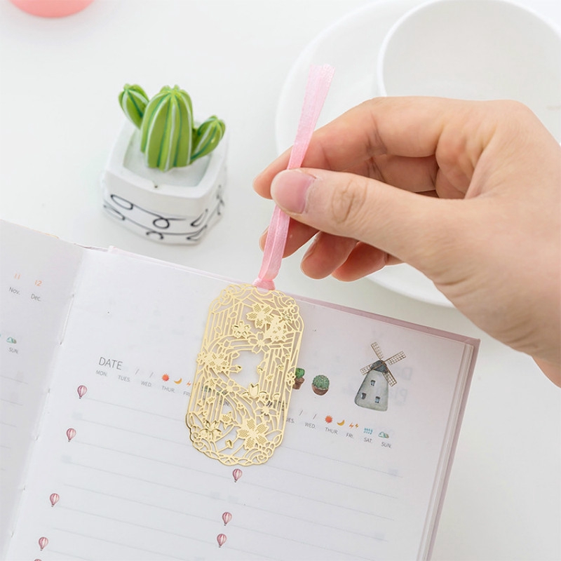 Set 2 Kẹp Giấy Bằng Kim Loại Thiết Kế Đục Lỗ Độc Đáo Tiện Dụng Cho Học Sinh