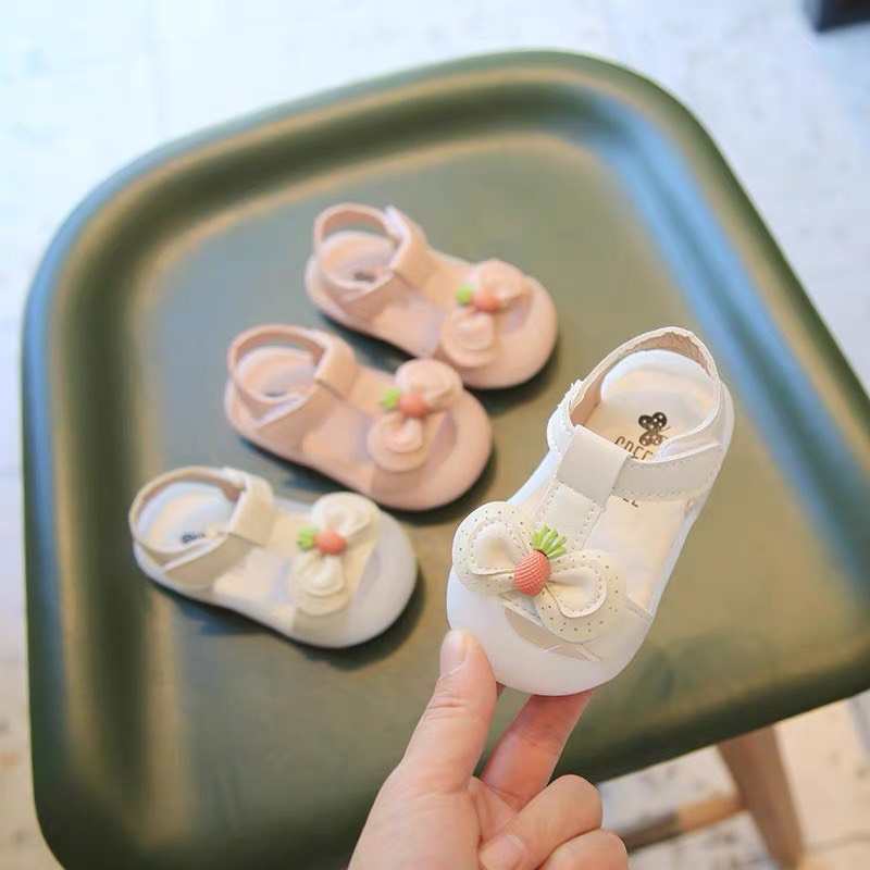 Sandal tập đi, dép cho bé gái có hình củ cà rốt siêu đáng yêu không mã hộp hồng size 15-25