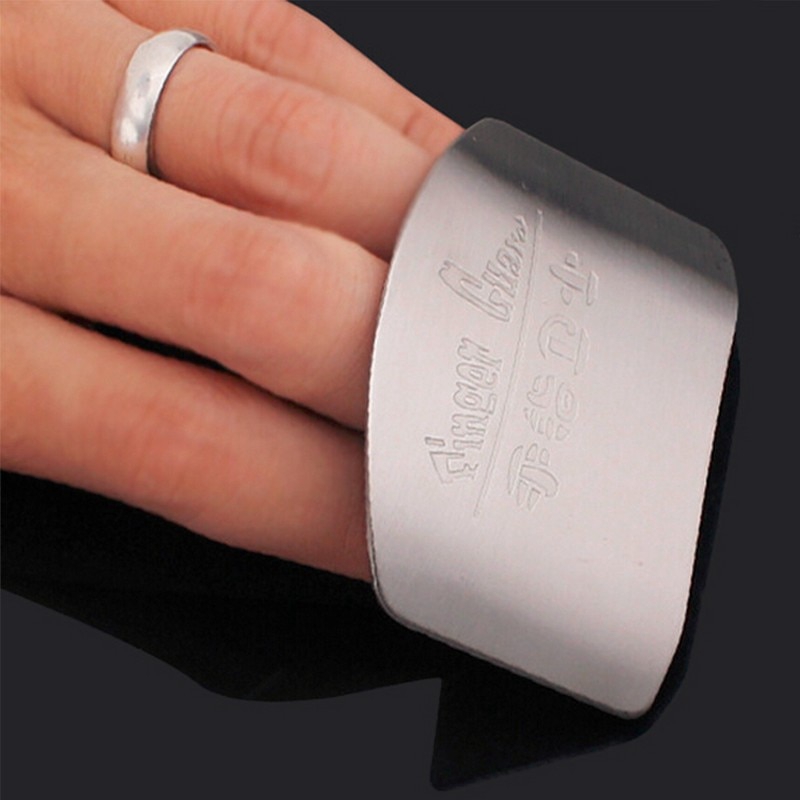 Dụng cụ bằng thép không gỉ bảo vệ ngón tay khi thái thực phẩm