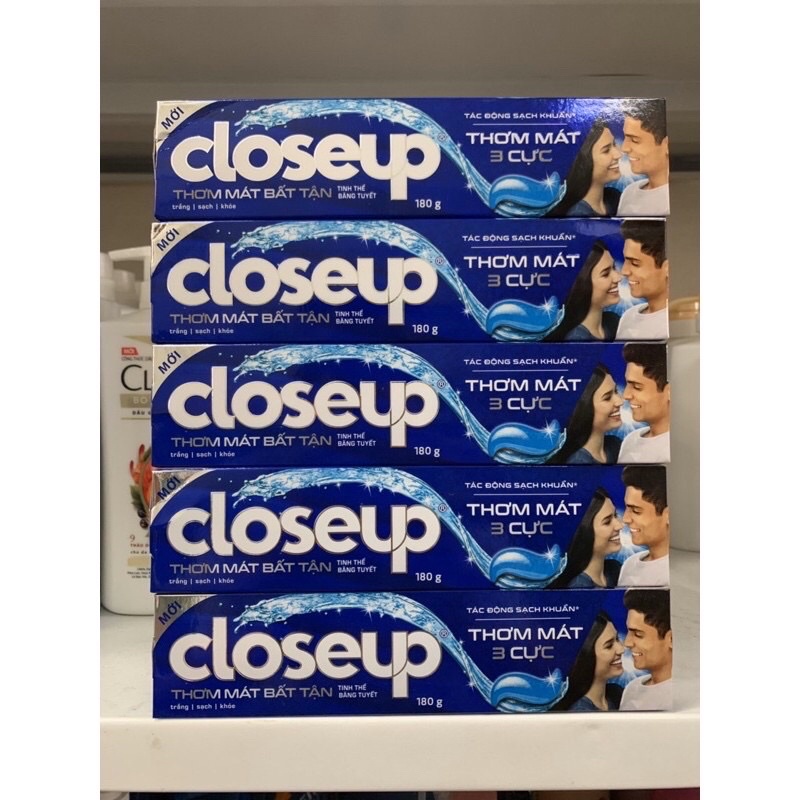 Kem Đánh Răng Closeup Bạc Hà The Mát/Tinh Thể Băng Tuyết 180g