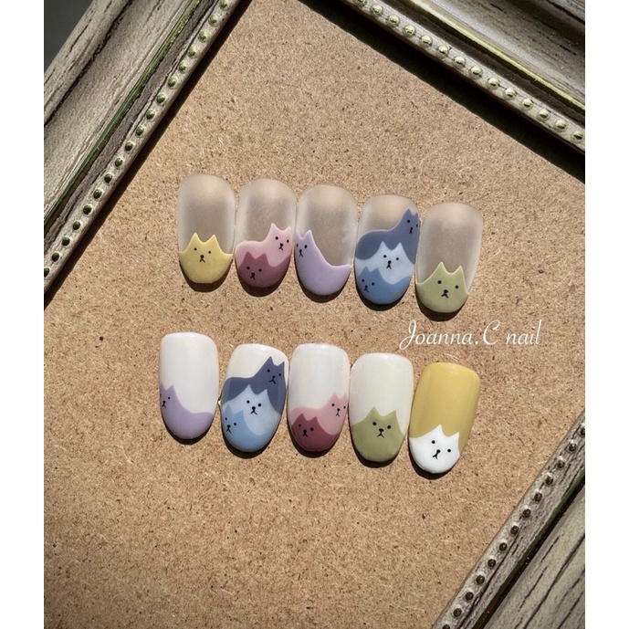 Móng úp hoạ tiết meo meo