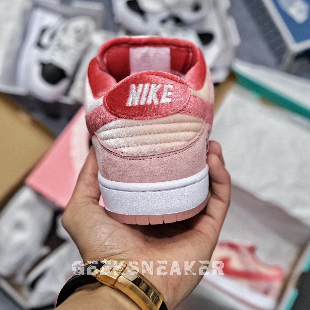 [GeekSneaker] Giày SB Dunk Low StrangeLove Skateboards (Special Box) - Valentine