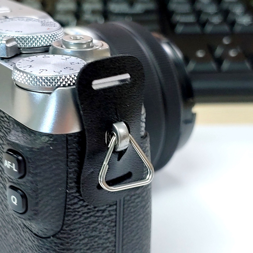 Tai thỏ đệm khoen chống trầy máy ảnh Fuji Canon Sony - Vui Store