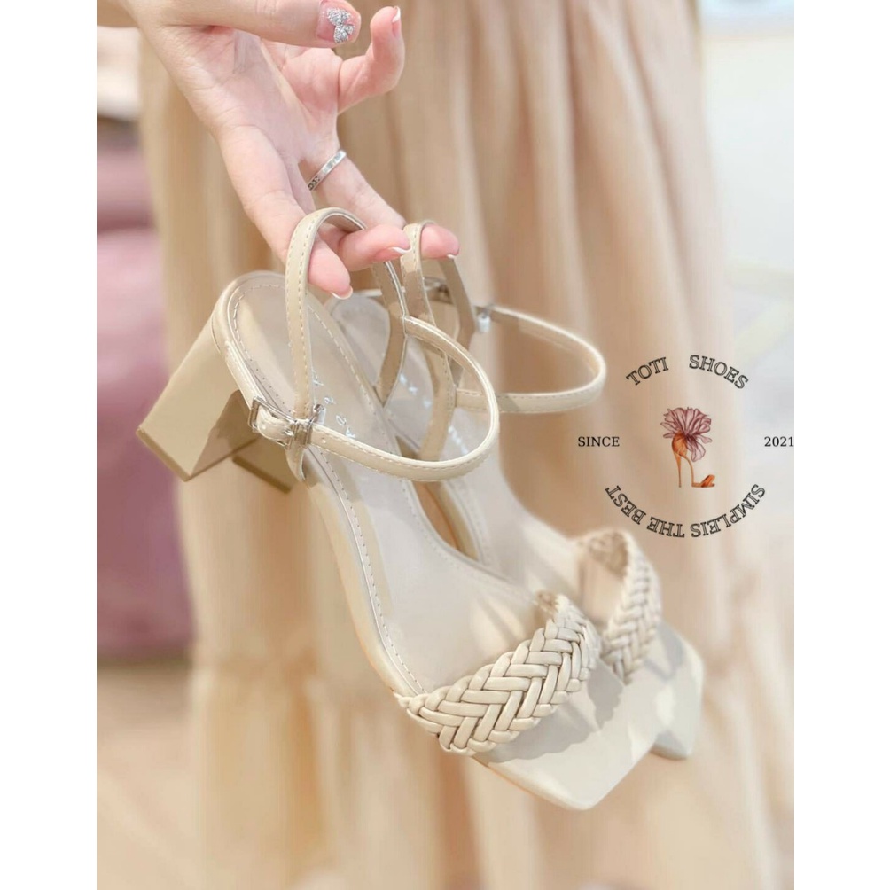 GIÀY CAO GÓT TOTIIE SHOES - SANDAL NỮ QUAI BẢN TO XOẮN BÍNH - GIÀY THỜI TRANG MŨI VUÔNG 5 PHÂN G2112130