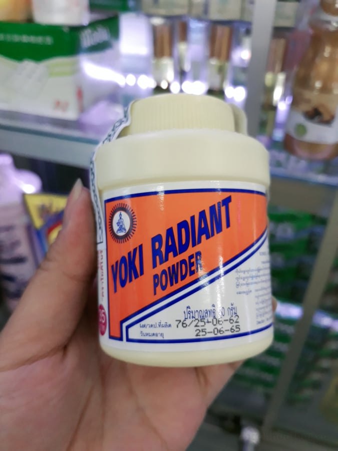 Phấn khử mùi hôi châŋ Yoki Radiant Powder Thái Lan