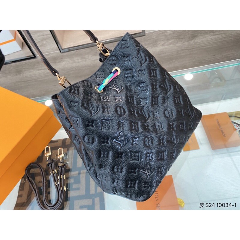 Túi xách nữ, túi hobo da thật cao cấp LV Louis Vuitton đi kèm móc khóa mini siêu xinh