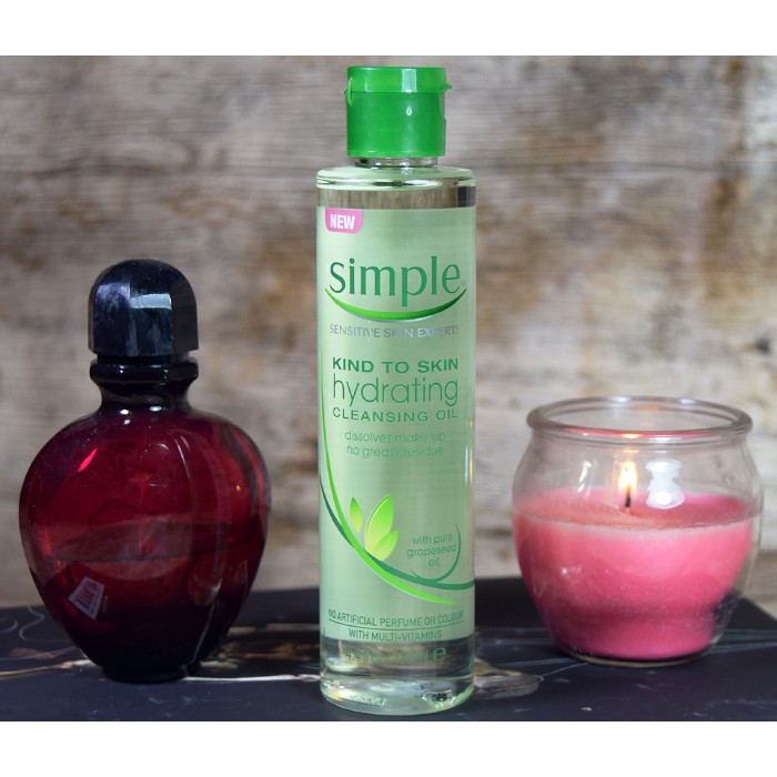 Dầu tẩy trang Simple Kind To Skin Hydrating Cleansing Oil 125ml (Mẫu mới 2020)