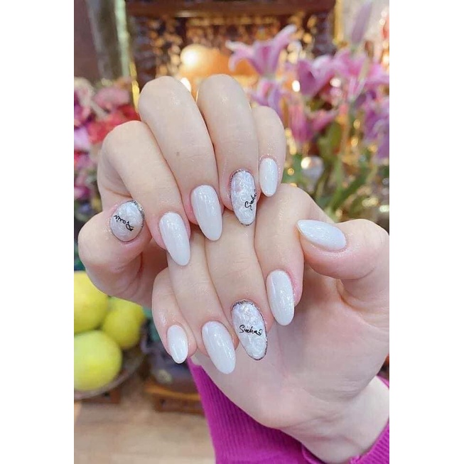 Hũ gel nhũ ngọc trai có 2 màu trắng, vàng được màu chọn lẻ