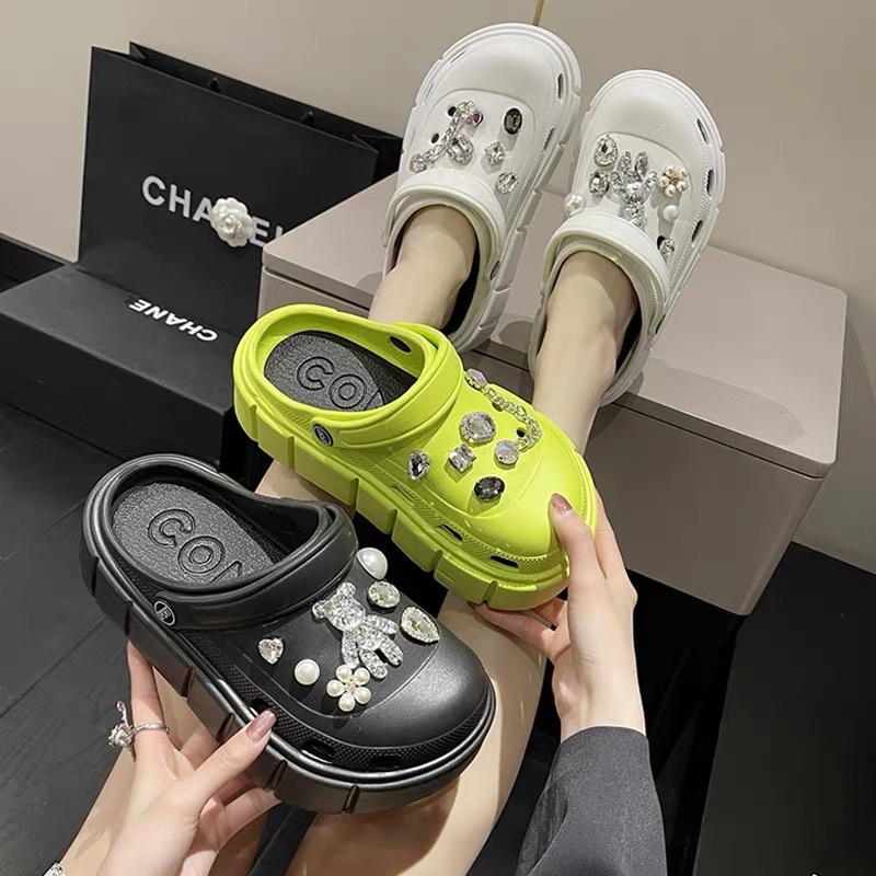 Giày dép sục crocs độn đế kèm sticker