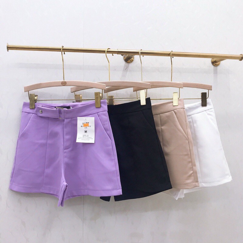 Quần short cạp cao.