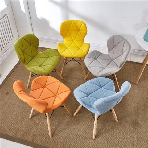 ghế tựa lưng cho phòng ngủ bình dân Bắc Âu lưới màu đỏ trang điểm Eames bướm bột rắn gỗ hiện đại và đơn giản