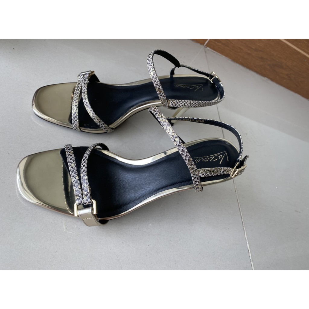 Giày Sandal Cao Gót Vân Da Rắn Metallic Vascara- SDN 0644 - Màu Vàng Kim