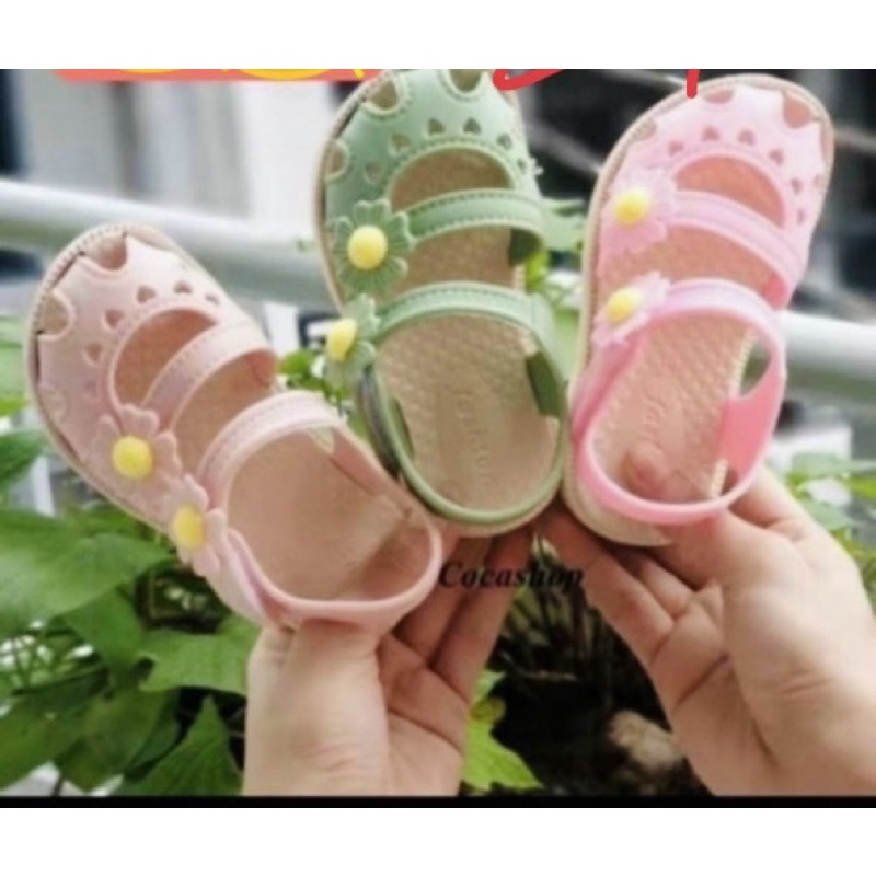 dép quai hậu bé gái - sandal nữ hoa cúc siêu cute chất liêu cao su dẻo siêu êm chân (14cm-17cm)