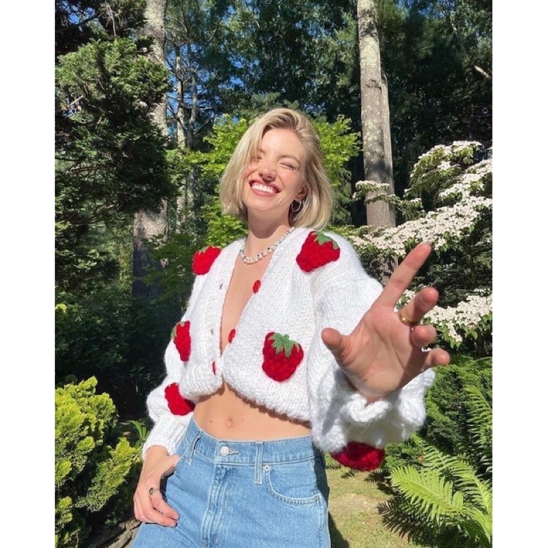 Áo khoác Cardigan dâu nổi len móc cho nữ sợi 2mm