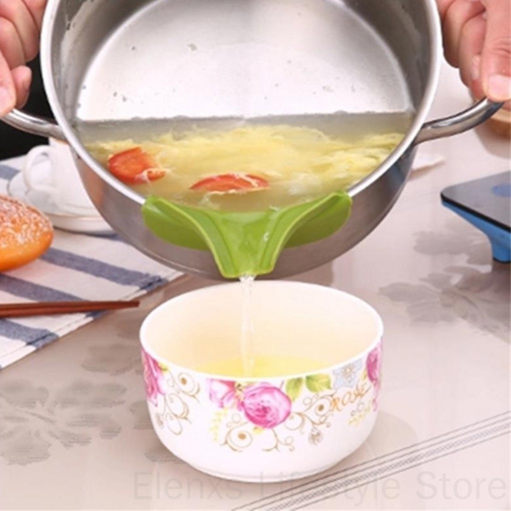Phễu hỗ trợ đổ nước dùng từ nồi tiện lợi
