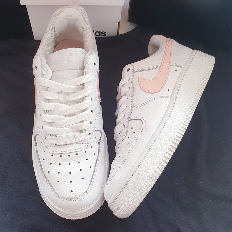 Giày Nike Air Force 1 trắng logo hồng, size 37.5, real 2hand