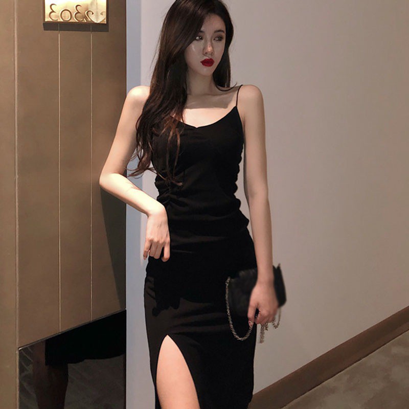 Đầm hai dây cổ chữ V xẻ tà lôi cuốn dành cho phái đẹp