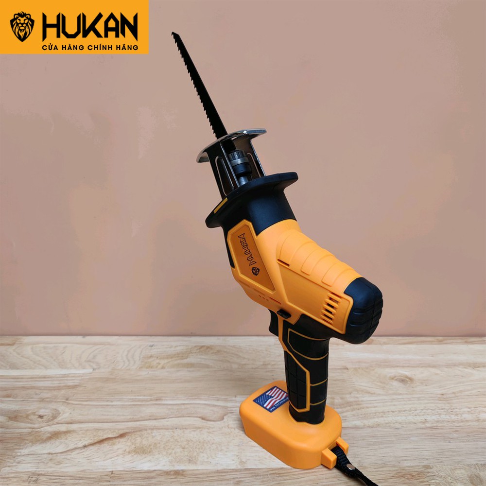 Thân máy cưa kiếm HUKAN HK-3055T sử dụng pin phổ thông