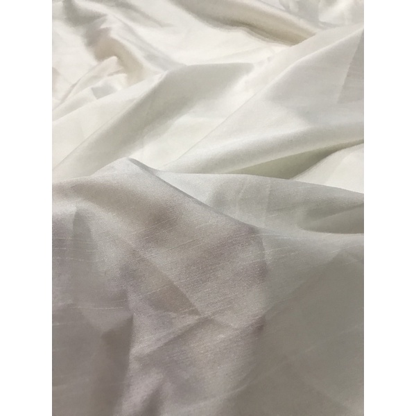 Vải tafta màu trắng dày vừa form đứng mặt vải bóng(khổ 1m5)may đầm váy,áo kiểu thiết kế thời trang
