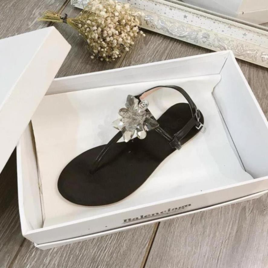 Dép Sandal Nữ Dép Nữ Xỏ Ngón Đế Thấp Siêu Xinh Phong Cách Trẻ Trung Năng Động Hàng Cao Cấp Giày Diểm Store