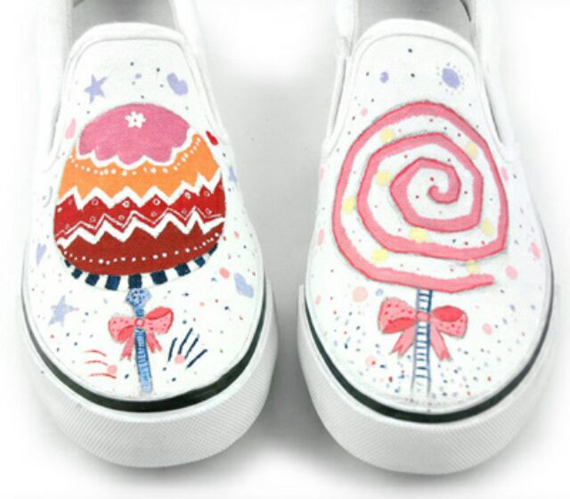 Giày vẽ tay đáng yêu ( các mẫu sắc trắng) | BigBuy360 - bigbuy360.vn