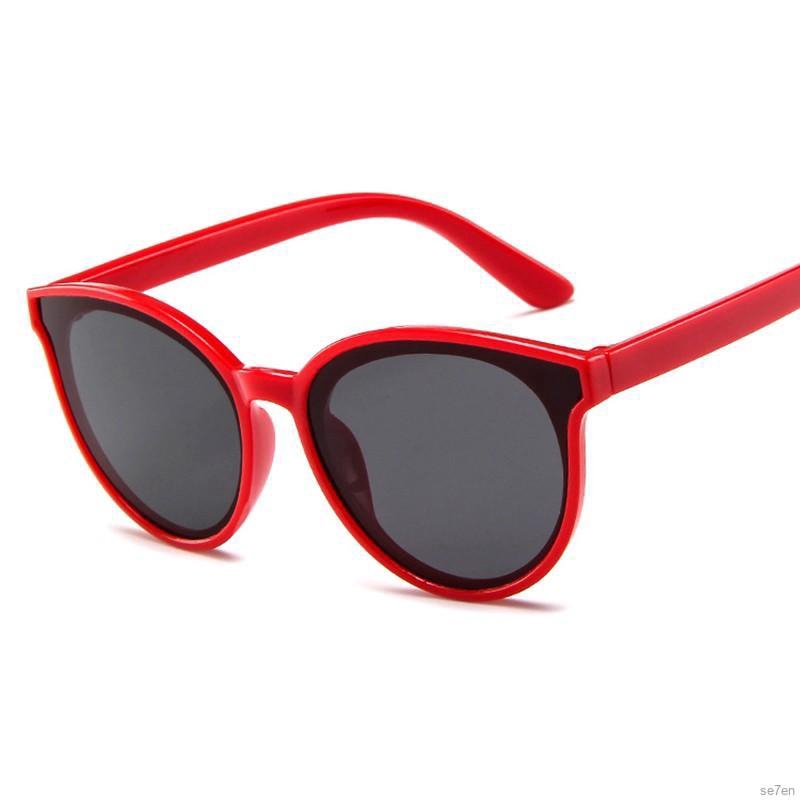 Kính mát thời trang dành cho cả bé trai và bé gái