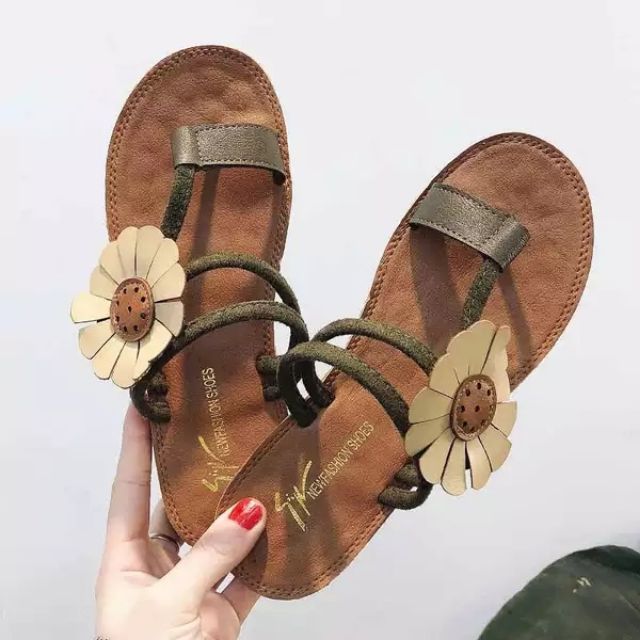 Sandal xỏ ngón nữ