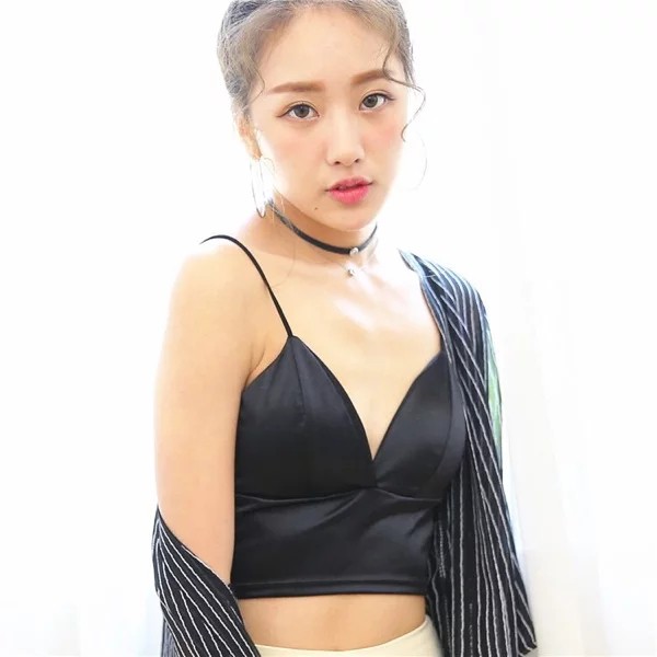 Áo Bra croptop satin cài khuy bản to_ NuciFera
