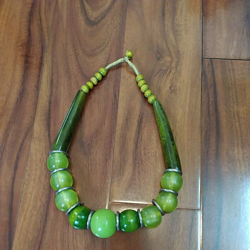 Vòng cổ nhựa xanh