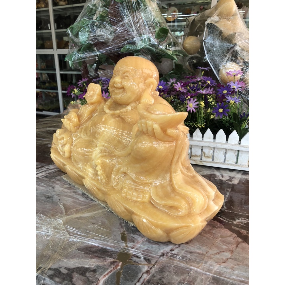 Tượng Phật Di Lặc ngồi cầm thỏi vàng và gậy như ý phong thủy đá ngọc hoàng long - Dài 40 cm
