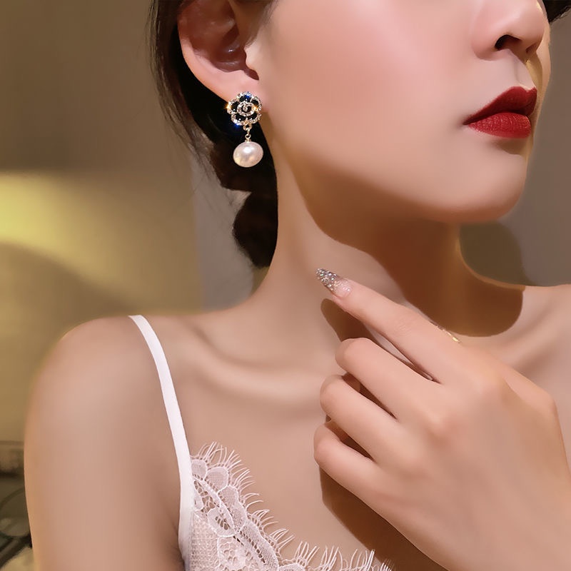 Khuyên Tai Hoa Trà Đính Đá Và Ngọc Trai Thời Trang