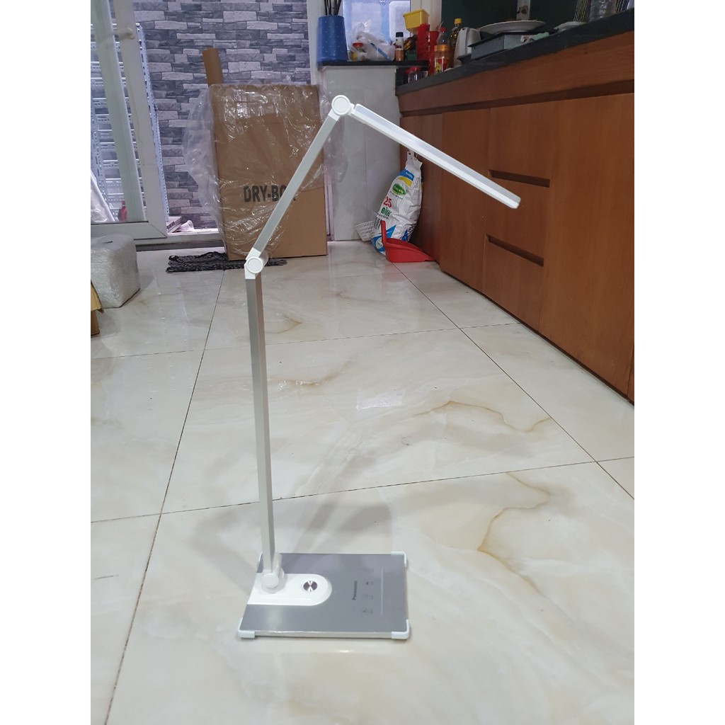 Đèn bàn Panasonic NNP63933191