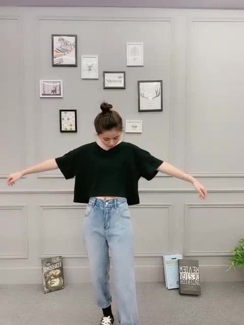 Áo thun croptop form rộng cổ tim VST | BigBuy360 - bigbuy360.vn