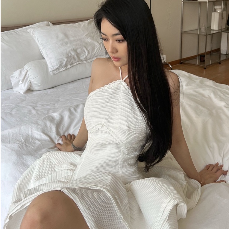 Đầm đi dự tiệc cưới dáng xòe thiết kế cổ yếm, hở lưng sang chảnh