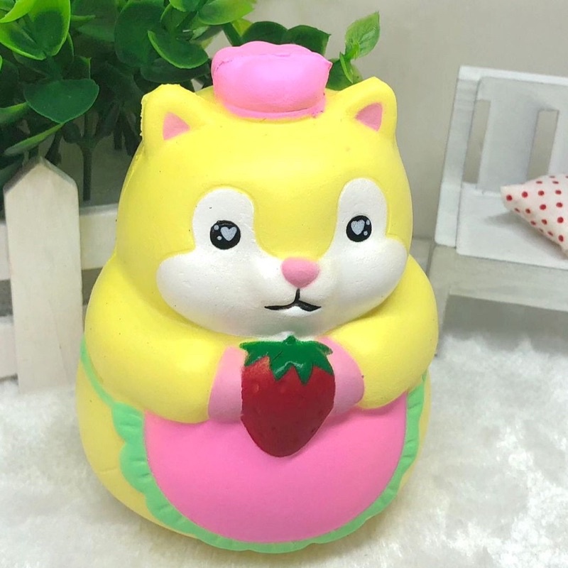 Squishy CHUỘT Ú ôm trái dâu đỏ đáng yêu độc đáo