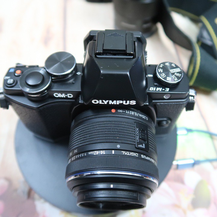 Máy ảnh Olympus OM-D E-M10 mark I kèm ống kính zuiko 14-42