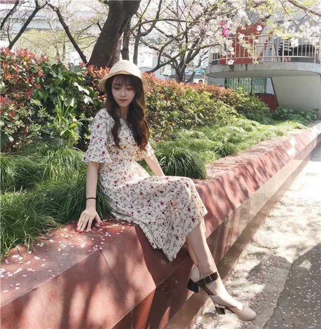 Váy hoa nhí đuôi cá tay lỡ cổ V có sẵn | BigBuy360 - bigbuy360.vn