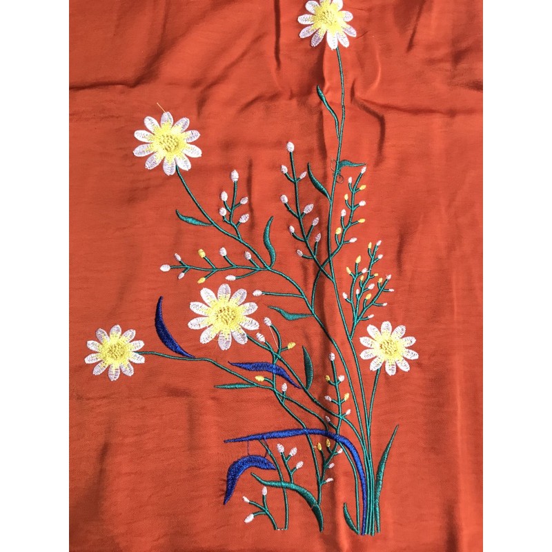 Váy Đầm Thêu Hoa Cúc Dáng Suông - Vải Lụa Gân Pháp Không Co Giãn - Size 50kg - 92kg | BigBuy360 - bigbuy360.vn