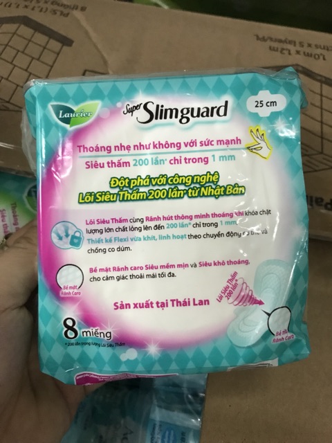 Băng vệ sinh Laurier Super Slimguard 8 miếng siêu siêu mỏng có cánh ( 25 cm )